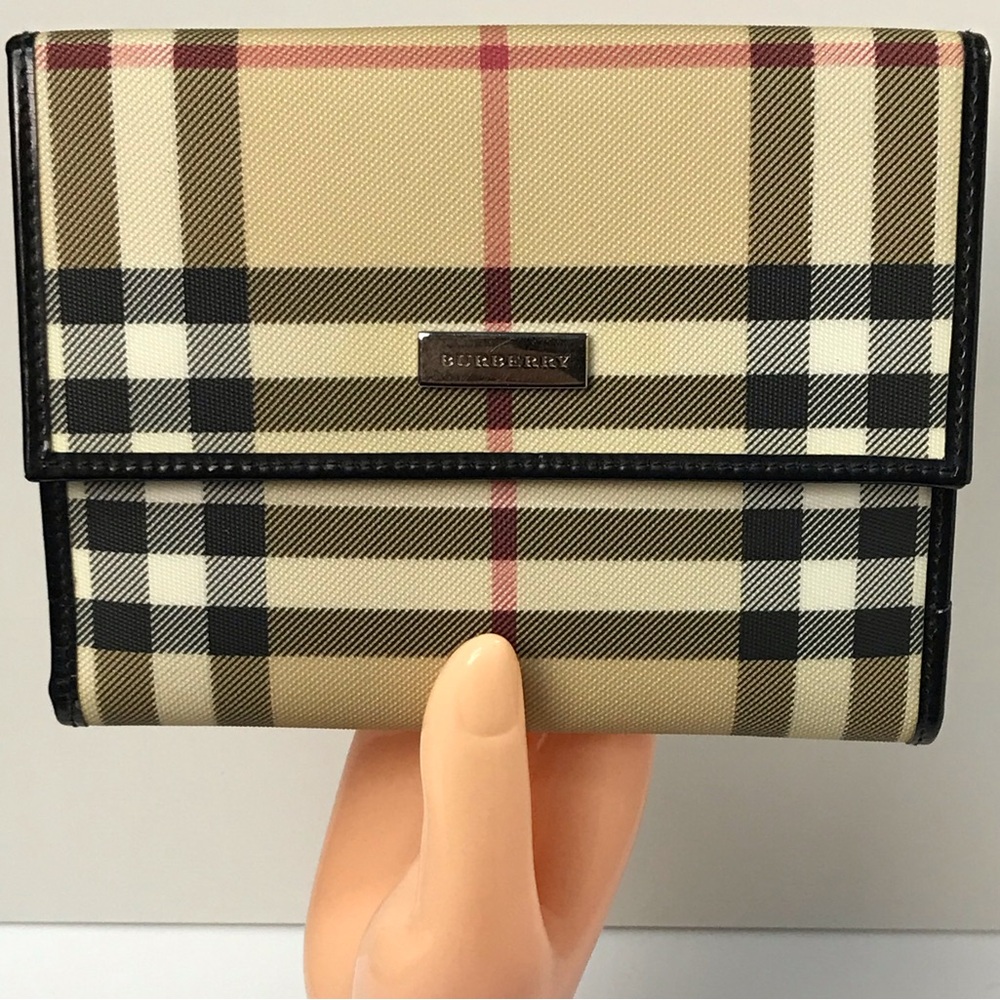 Burberry Signature Nova Check Bifold Wallet 😍 - Picture 9 of 17